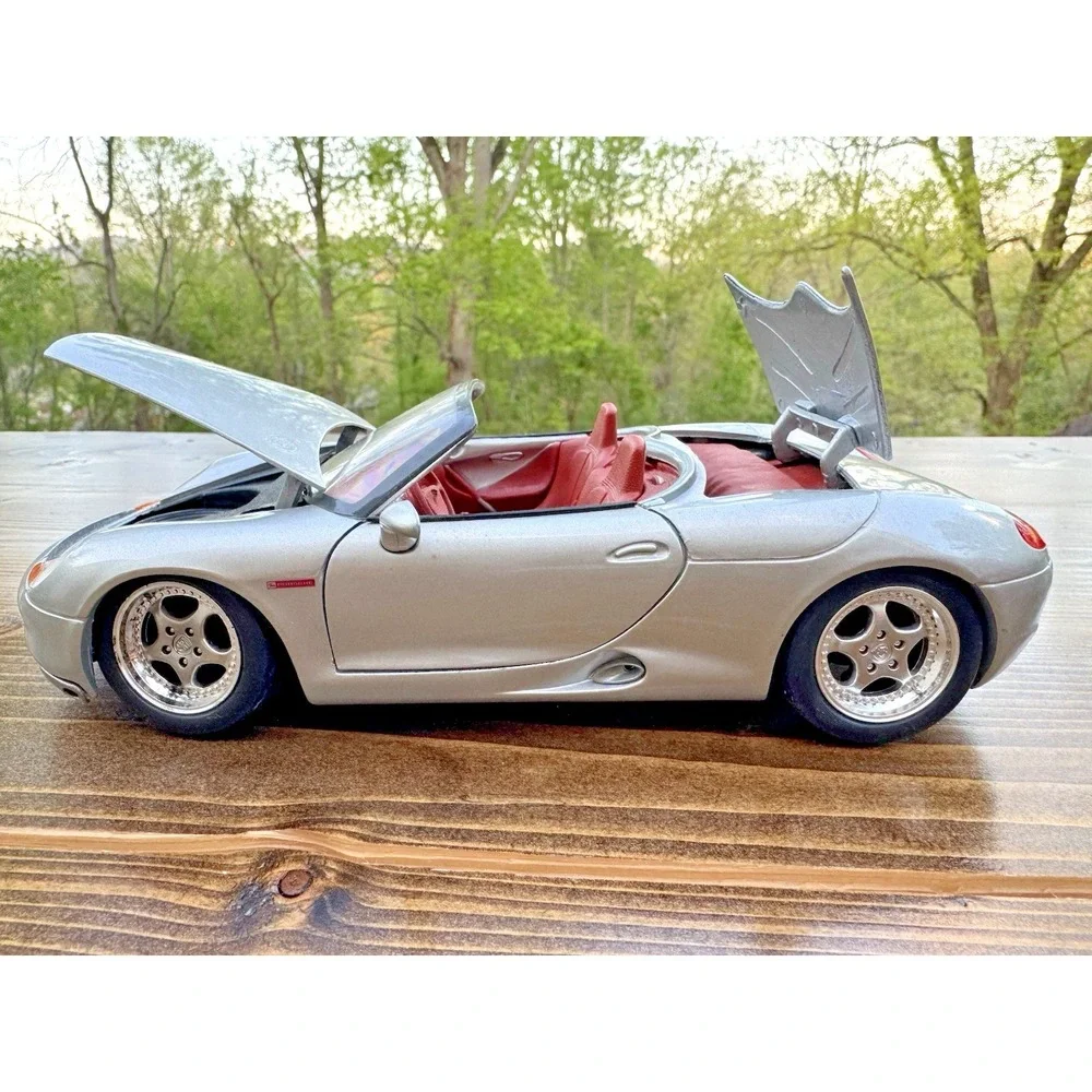 Porsche Boxster 1:18 Diecast Model Car Maisto Silver Convertible Special Edition